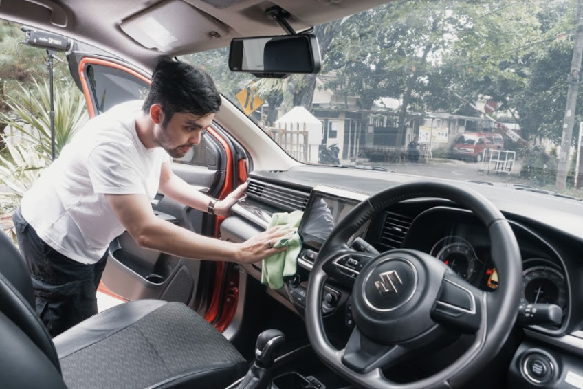 Bau rokok di mobil suzuki SBM